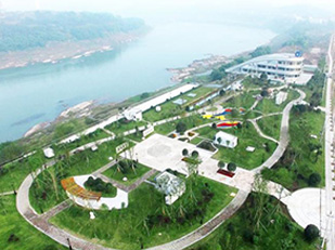 廣安市鄰水縣污水處理站，廣安市政協(xié)人資環(huán)委帶領(lǐng)鄰水縣政協(xié)與縣住建局相關(guān)負(fù)責(zé)人，到鄰水縣各鄉(xiāng)鎮(zhèn)專項(xiàng)督導(dǎo)污水處理廠（站）建設(shè)與運(yùn)行情況